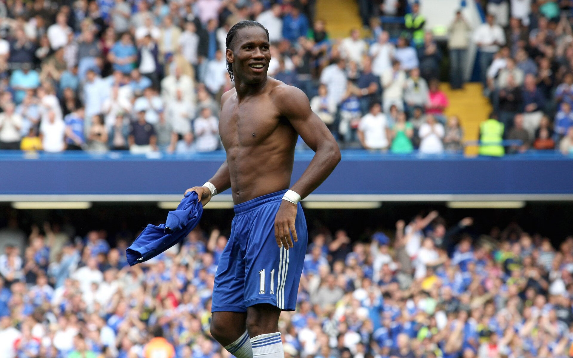 开云APP-德甲：拜仁5-1狂胜汉堡，莱万梅开二度，拜仁10分领跑德甲